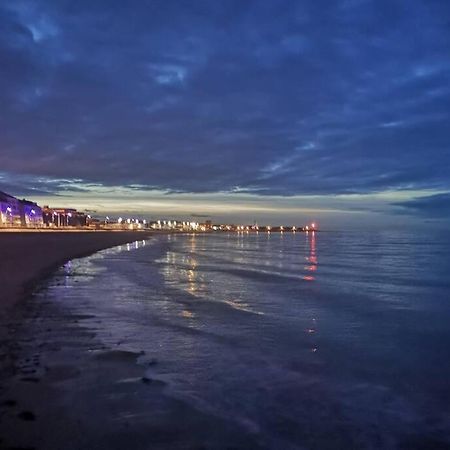 Appartement Studio vue mer 180° à 200 m de la plage en Normandie +parking à Courseulles-sur-Mer Extérieur photo