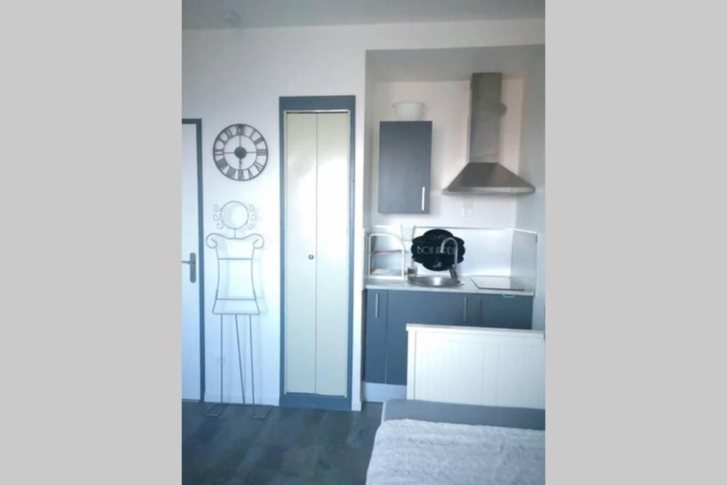 Appartement Studio vue mer 180° à 200 m de la plage en Normandie +parking à Courseulles-sur-Mer Extérieur photo