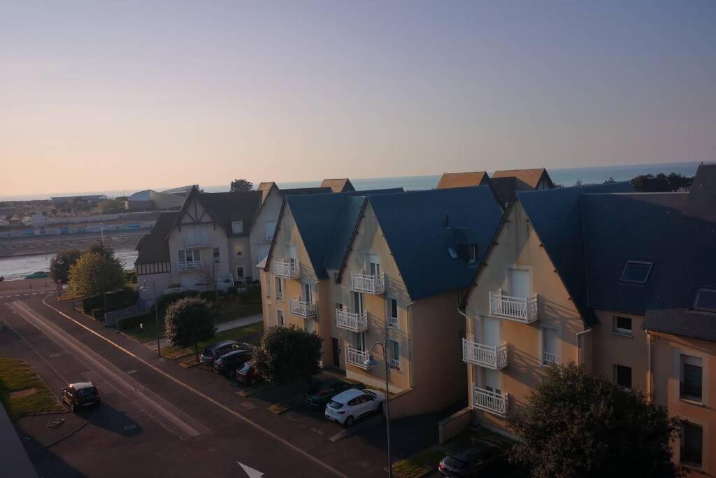 Appartement Studio vue mer 180° à 200 m de la plage en Normandie +parking à Courseulles-sur-Mer Extérieur photo