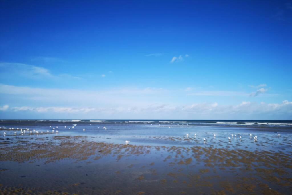 Appartement Studio vue mer 180° à 200 m de la plage en Normandie +parking à Courseulles-sur-Mer Extérieur photo